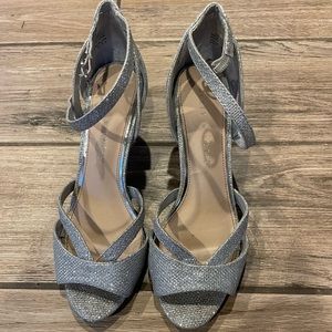Kelly and Katie dress heeled sandal. Excellent condition